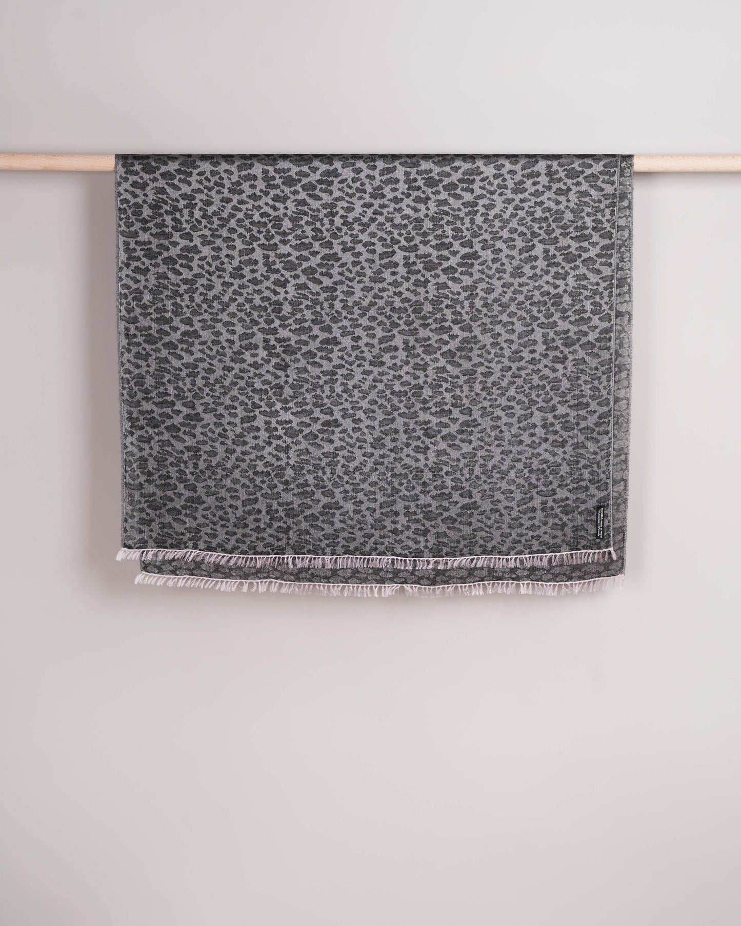 Water-Pashmina Leopard barely pink