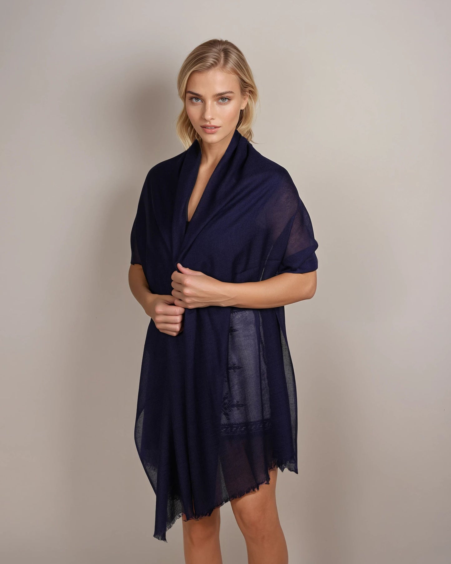 Hot Pashmina eclipse