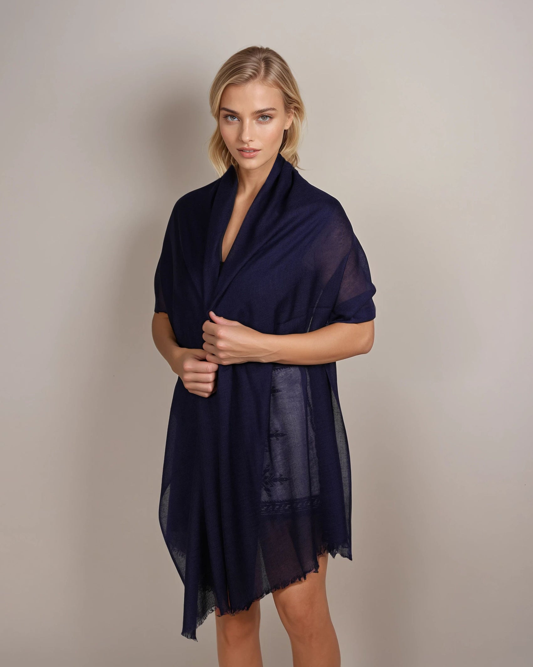 Hot Pashmina eclipse
