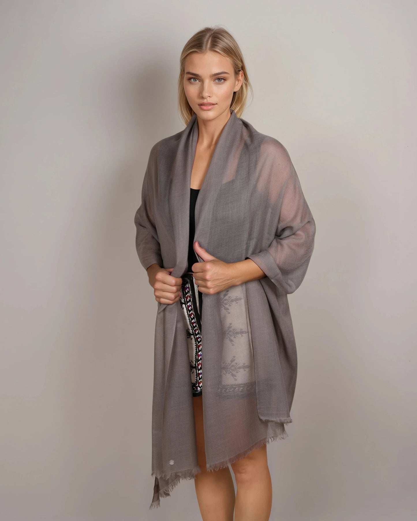 Hot Pashmina fungi grey