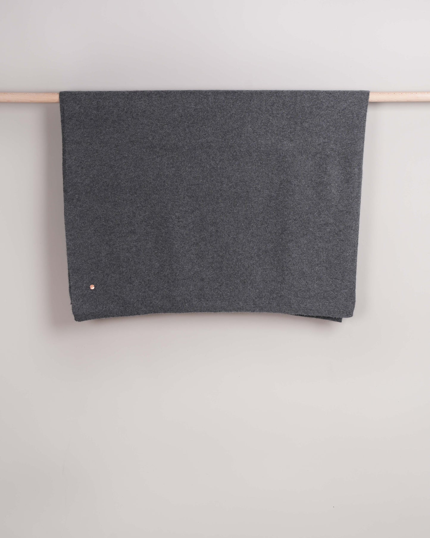 Strickschal Thakani charcoal grey